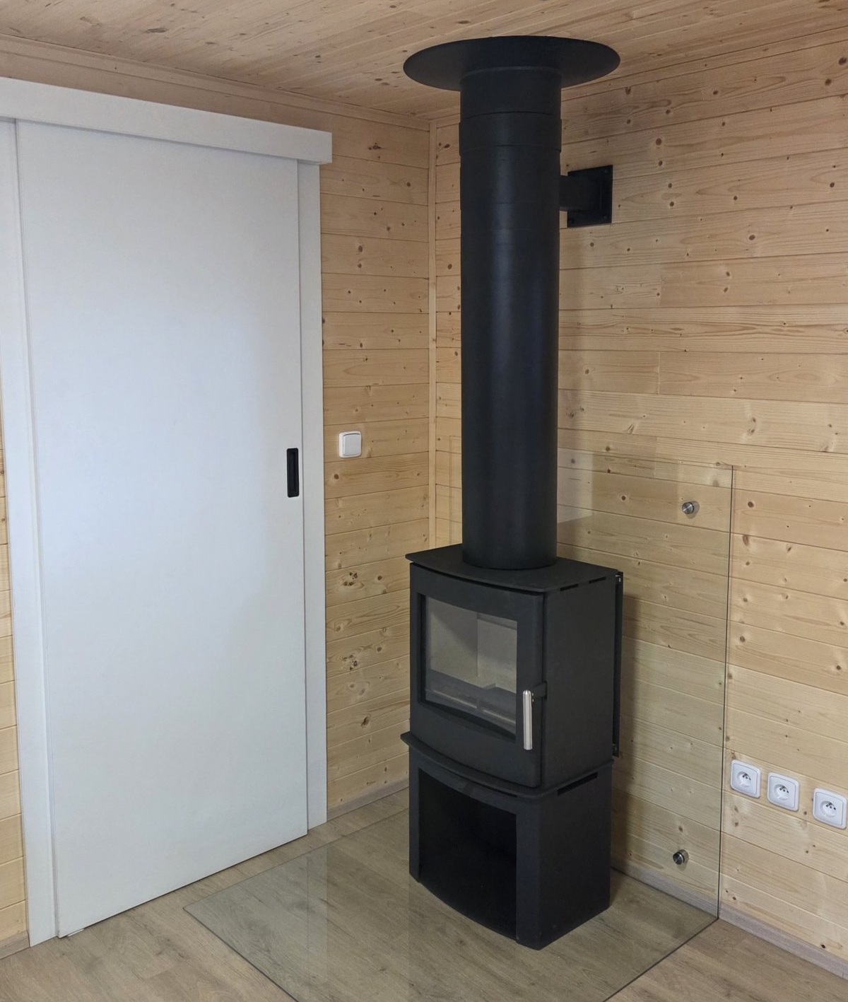 Designový kouřovod s funkcí komína a kamna Hede 4 air