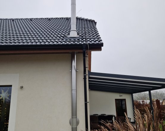 Fasádní komín v matném provedení - Nebovidy